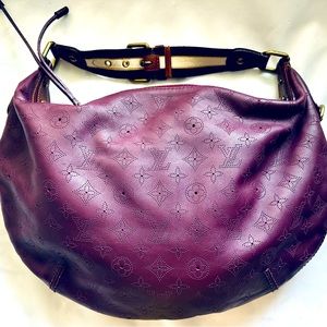 Authentic Louis Vuitton Limited Edition Mahina Onatah GM Aubergine hobo bag.